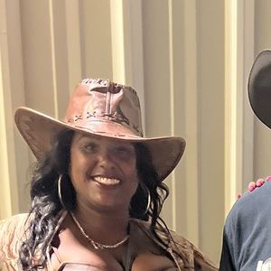 Meet your Posher, Latoya